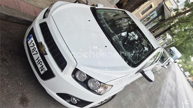 Blanco Usado 2013 Chevrolet Aveo LTZ Berlina | 5500 € (Buen precio) - Imagen 1/4