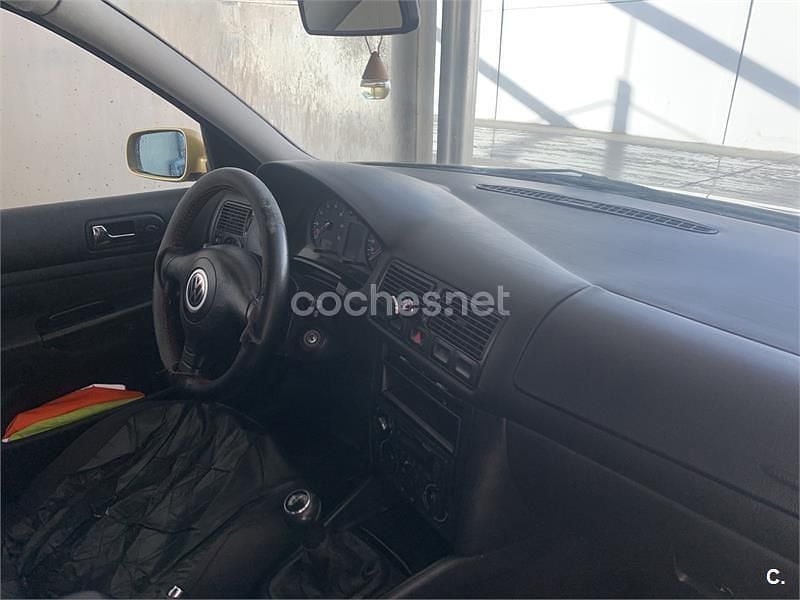 Usado VW Golf III GT 100 CV (73 kW) 1998 Amarillo Berlina