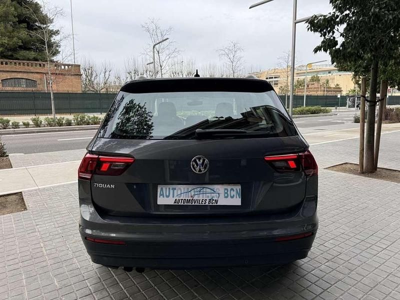 Usado VW Tiguan Edition 125 CV (91 kW) 2017 Gris / plata SUV