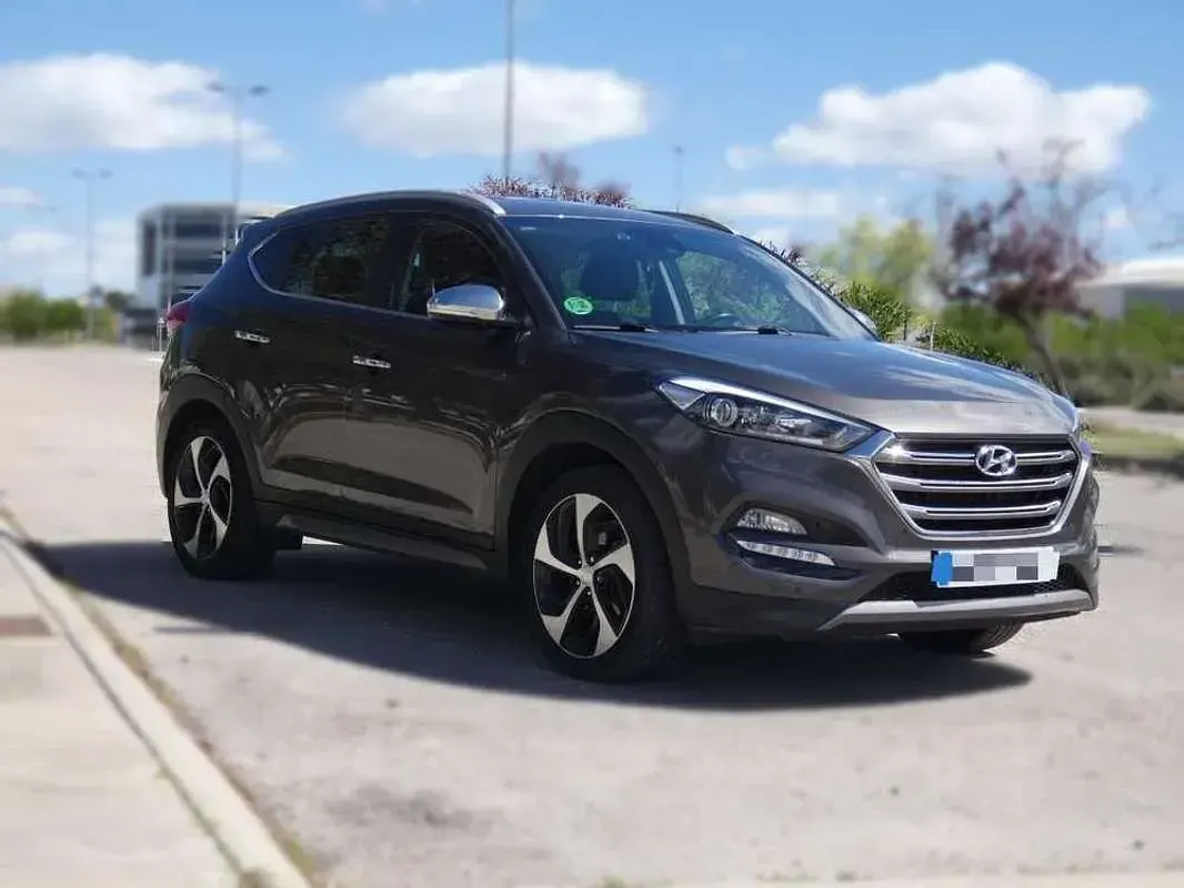 Usado Hyundai Tucson 136 CV (100 kW) 2016 Gris SUV