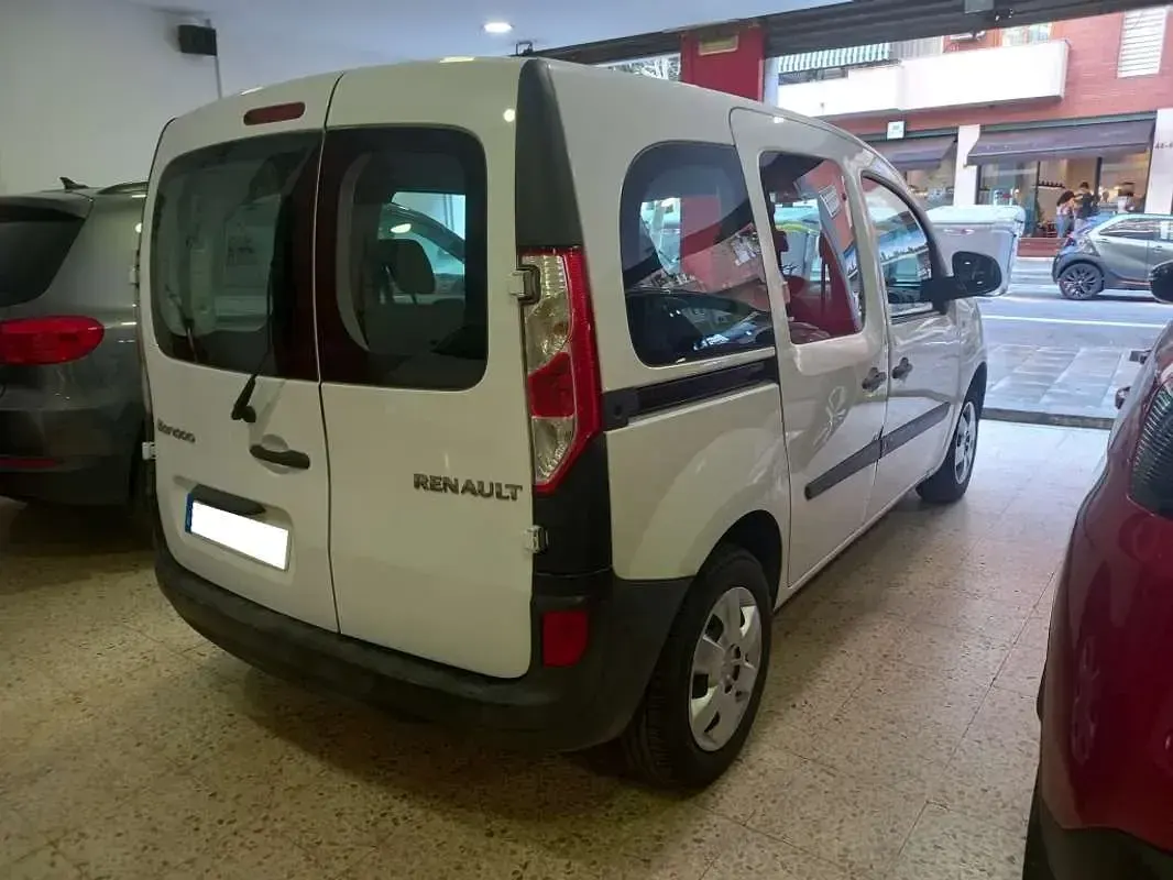 Usado Renault Kangoo Edition One 95 CV (69 kW) 2021 Blanco Monovolumen