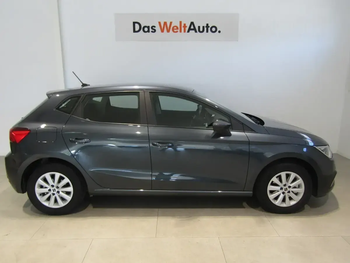 Usado Seat Ibiza Style 110 CV (80 kW) 2022 Gris Utilitario