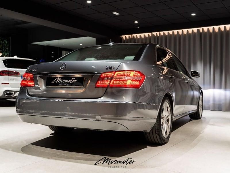 Usado Mercedes E250 Avantgarde 204 CV (150 kW) 2013 Gris / plata Berlina
