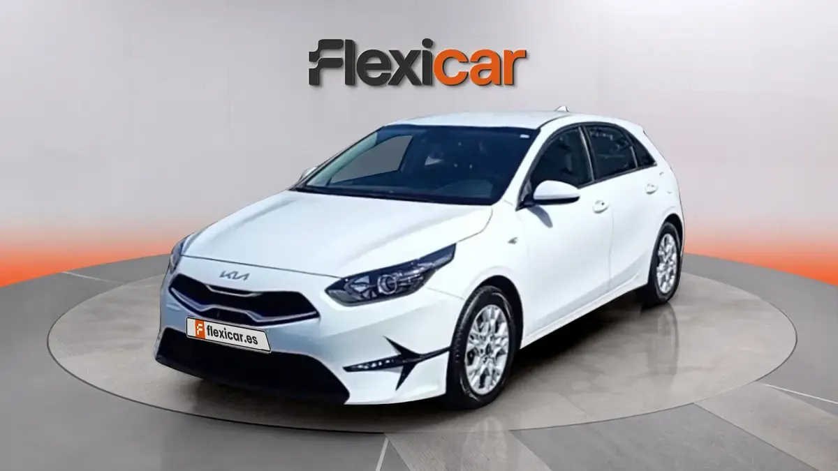 Usado Kia Ceed 136 CV (100 kW) 2023 Blanco Utilitario