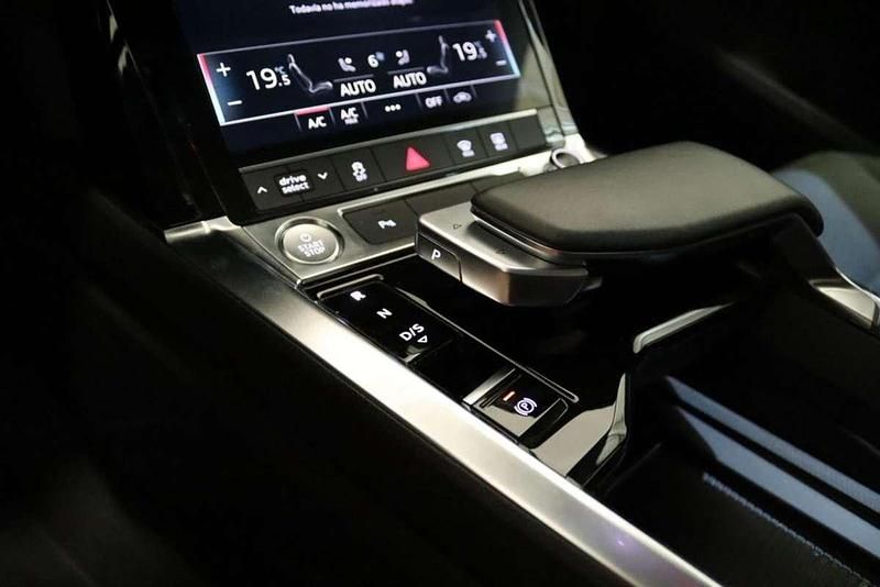Usado Audi e-tron Premium 230 kW (313 CV) 2020 Negro SUV