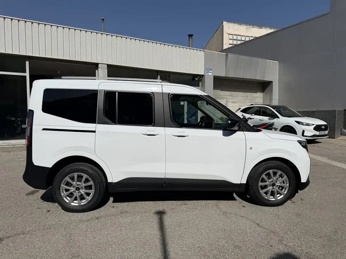 Nuevo Ford Tourneo Courier Titanium 125 CV (91 kW) 2026 Blanco Monovolumen