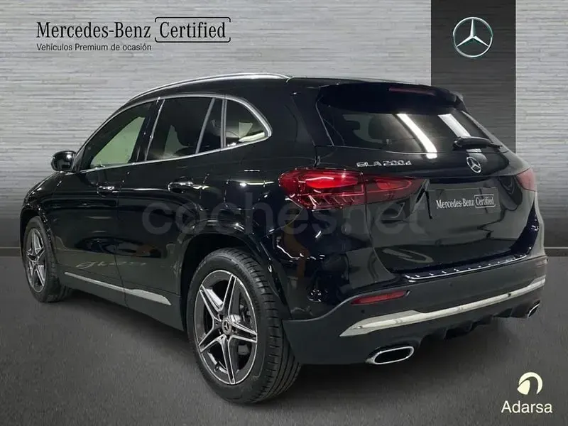 Usado Mercedes GLA200 150 CV (110 kW) 2025 Negro cosmos SUV