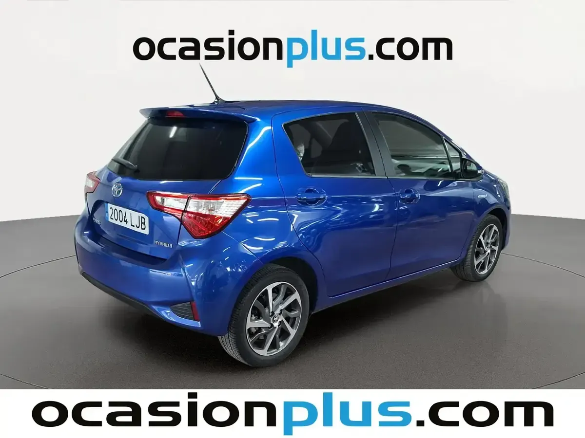 Käytetty Toyota Yaris Hybrid 100 HP (73 kW) 2020 Sininen Sedan