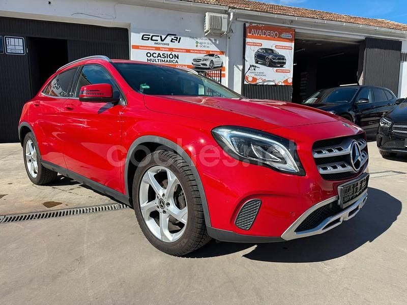 Usado Mercedes GLA180 122 CV (89 kW) 2018 Rojo SUV