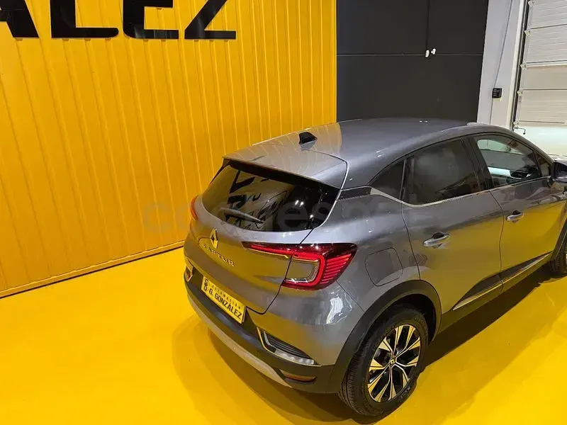 Usado Renault Captur Techno 90 CV (66 kW) 2024 Gris / plata SUV