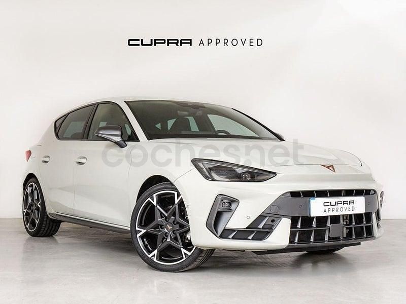 Usado Cupra Leon 204 CV (150 kW) 2024 Gris / plata Berlina