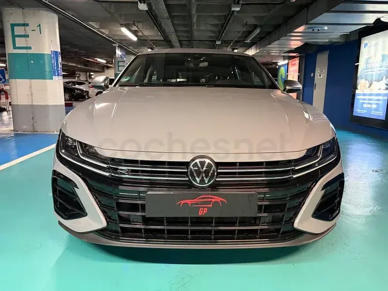 Usado VW Arteon R 320 CV (235 kW) 2024 Gris / plata Familiar
