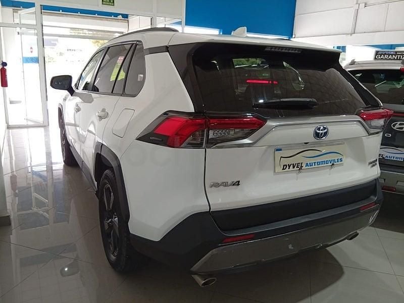 Käytetty Toyota RAV4 Hybrid Advance 222 HP (163 kW) 2021 Valkoinen Katumaasturi