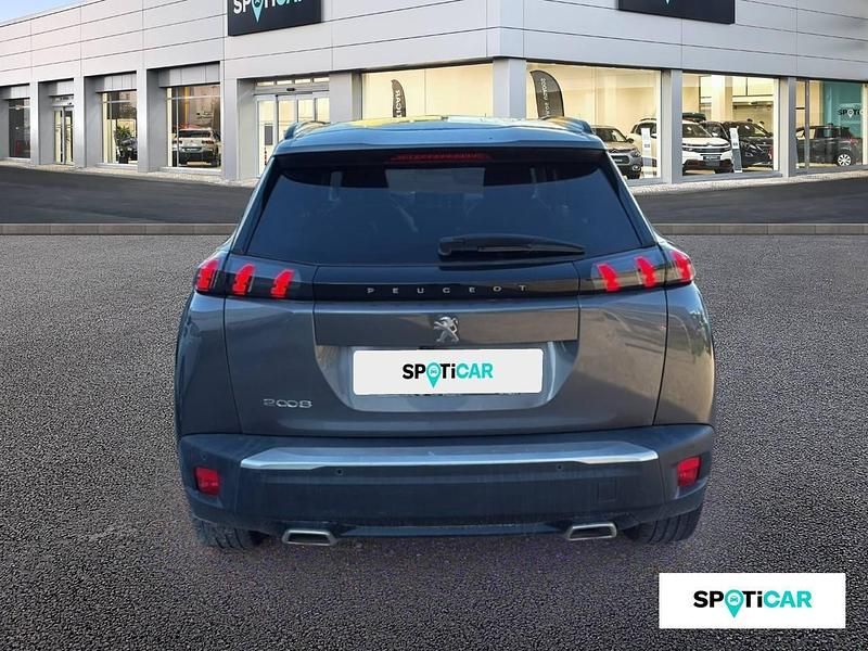 Usado Peugeot 2008 Allure 130 CV (95 kW) 2021 Gris SUV