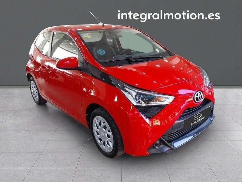 Rojo Usado 2021 Toyota Aygo X-play Utilitario | 10.900 € (Buen precio) - Imagen 1/4
