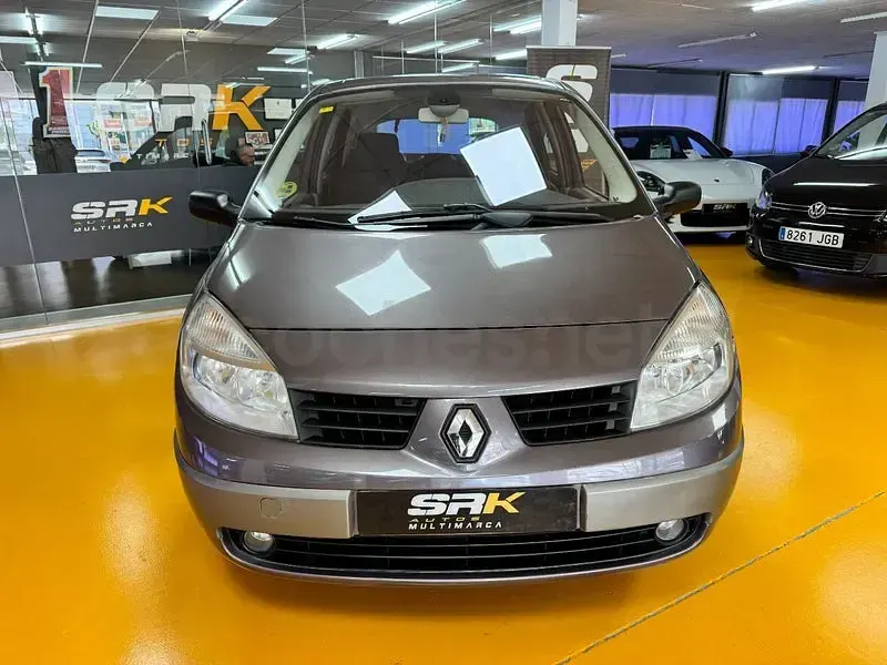 Usado Renault Scénic Dynamique 105 CV (77 kW) 2006 Gris / plata Monovolumen