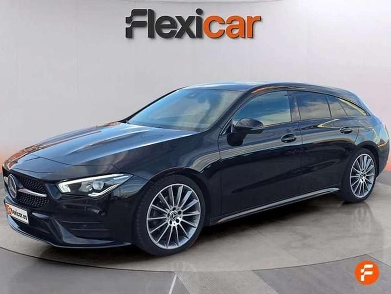 Usado Mercedes CLA200 Shooting Brake 163 CV (119 kW) 2022 Negro Familiar