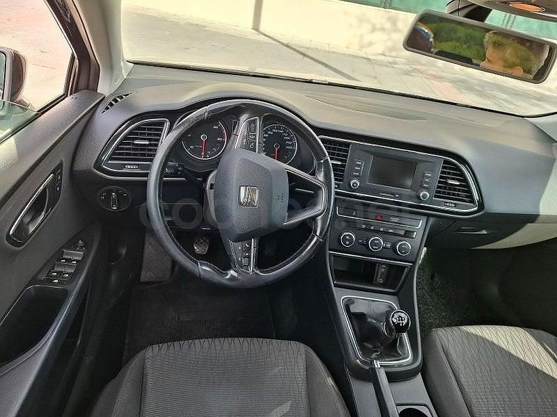 Usado Seat Leon Reference 110 CV (80 kW) 2016 Gris / plata Familiar