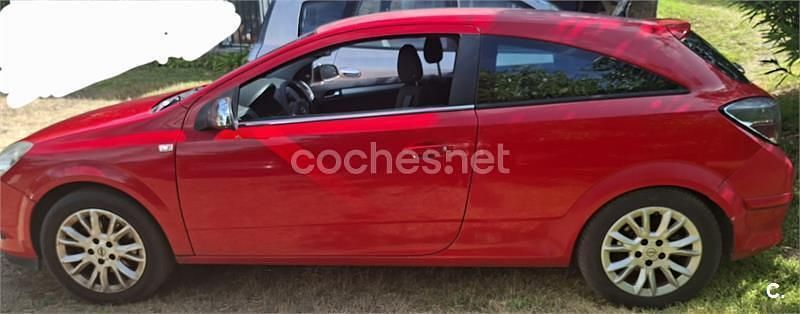 Rojo Usado 2009 Opel Astra GTC Berlina | 2700 € (Super precio) - Imagen 1/4