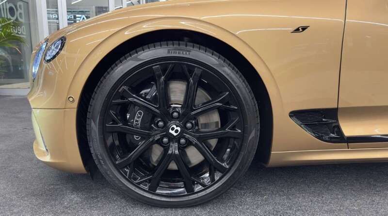 Marrón Usado 2023 Bentley Continental Mulliner Berlina | 315.000 € (Caro) - Imagen 1/4