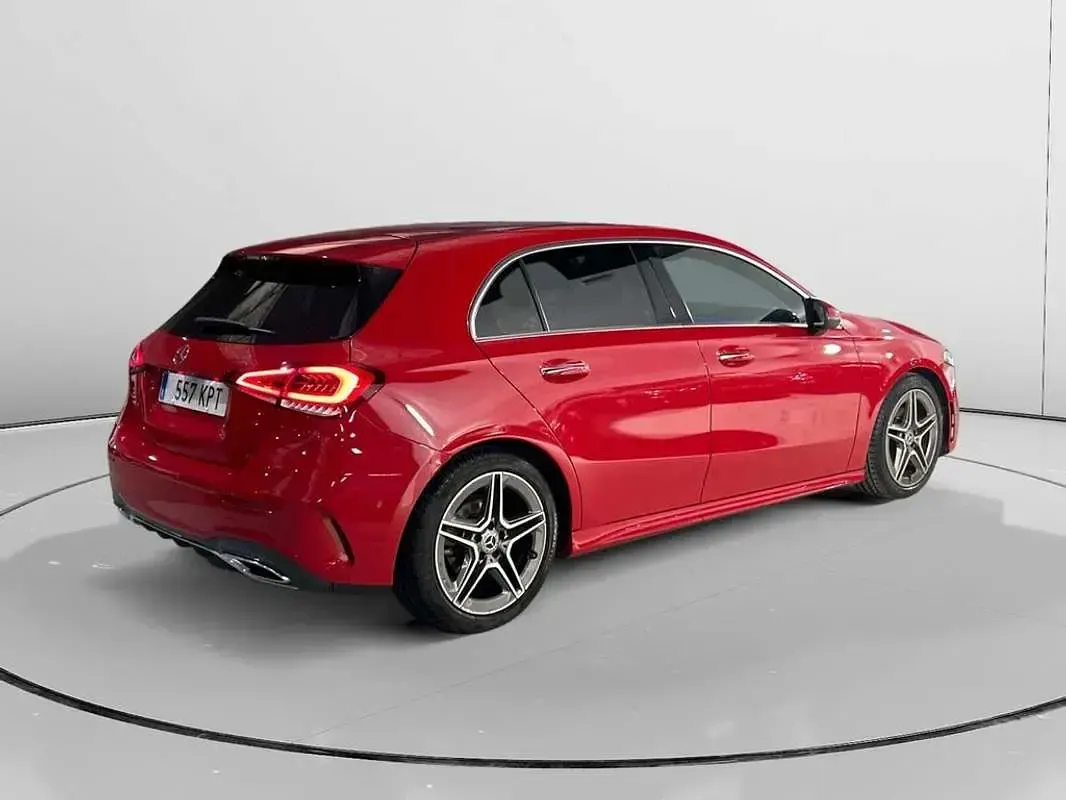 Usado Mercedes A180 116 CV (85 kW) 2018 Rojo Utilitario