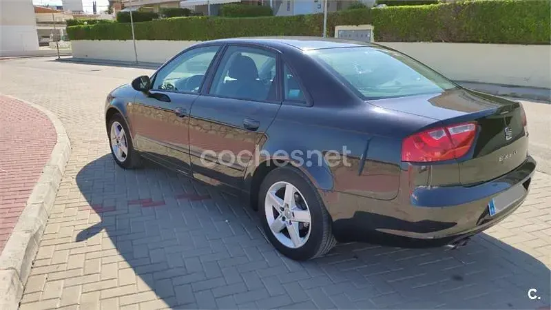 Usado Seat Exeo Reference 120 CV (88 kW) 2011 Negro Berlina