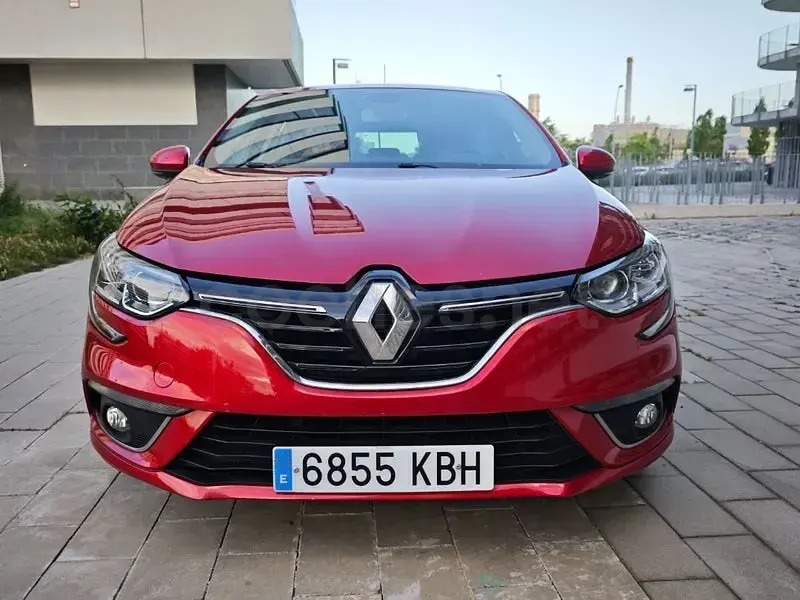 Usado Renault Mégane 100 CV (73 kW) 2017 Rojo Berlina