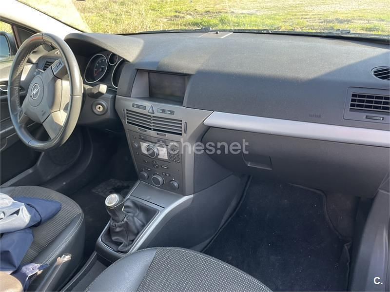 Usado Opel Astra GTC Sport 170 CV (125 kW) 2006 Gris / plata Berlina