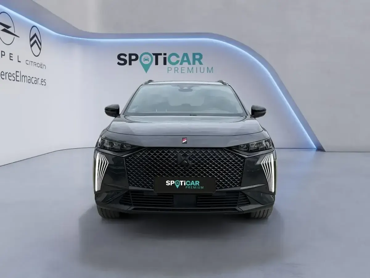 Usado DS Automobiles DS7 Crossback Performance 225 CV (165 kW) 2024 Gris / plata SUV