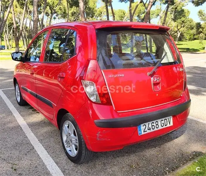 Usado Hyundai i10 Comfort 66 CV (48 kW) 2008 Rojo Utilitario