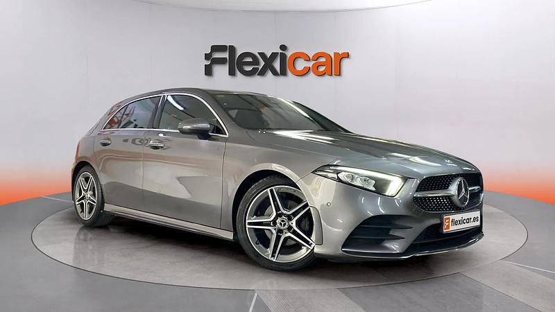 Usado Mercedes A180 116 HP (85 kW) 2019 Cinzento Sedan