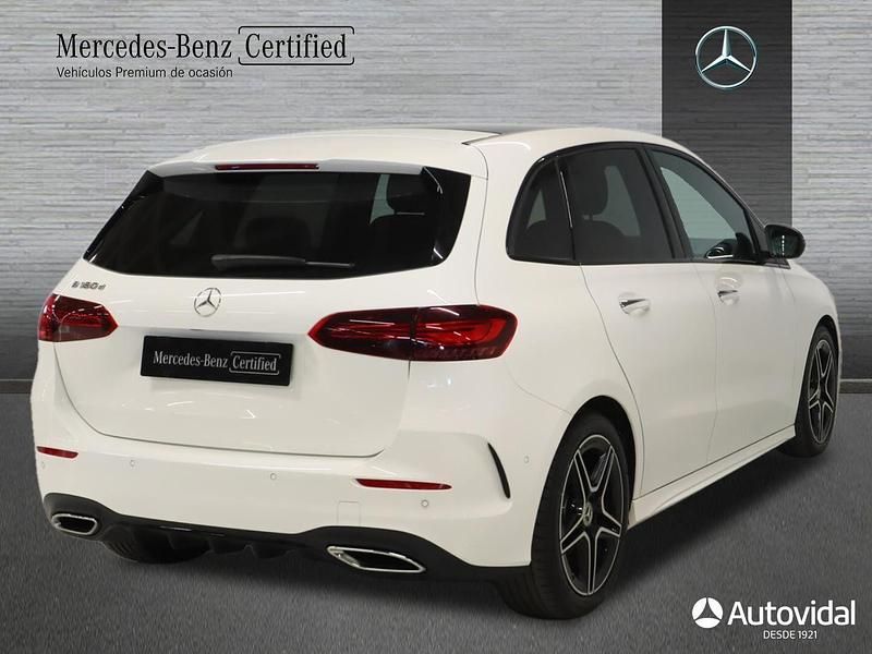 Usado Mercedes B180 AMG line 116 CV (85 kW) 2023 Blanco Monovolumen