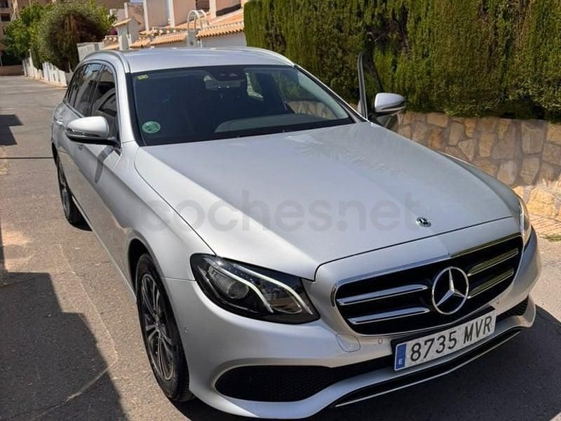 Usado Mercedes E200 160 CV (117 kW) 2020 Gris / plata Familiar