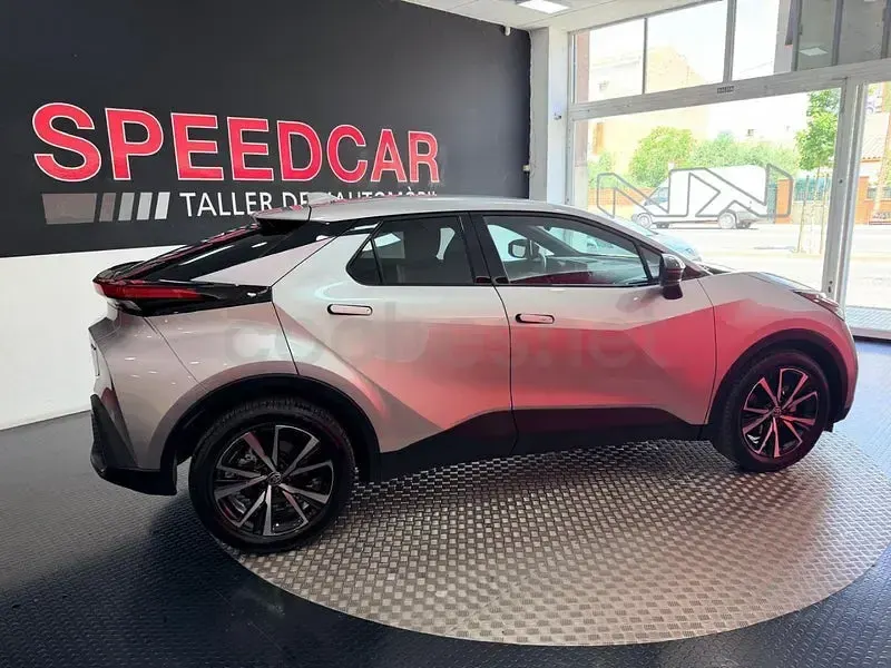 Usado Toyota C-HR Advance 140 CV (102 kW) 2025 Gris / plata SUV