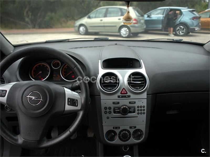 Usado Opel Corsa Essentia 85 CV (62 kW) 2012 Negro Utilitario