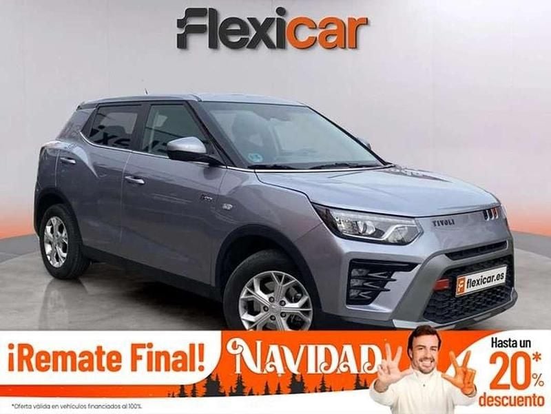 Gris Usado 2025 Ssangyong (KGM) Tivoli SUV | 16.990 € (Precio justo) - Imagen 1/4