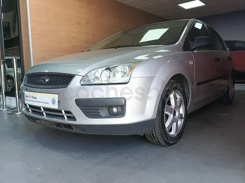 Używany Ford Focus Trend 100 KM (73 kW) 2005 Szary Sedan/Limuzyna
