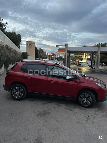 Usado Peugeot 2008 Access 82 CV (60 kW) 2018 Rojo SUV