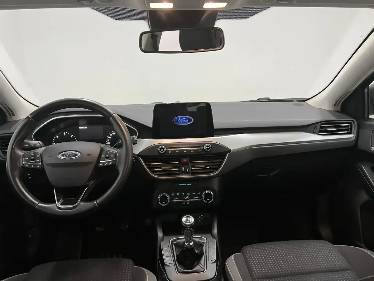 Usado Ford Focus Trend+ 120 CV (88 kW) 2019 Gris Familiar