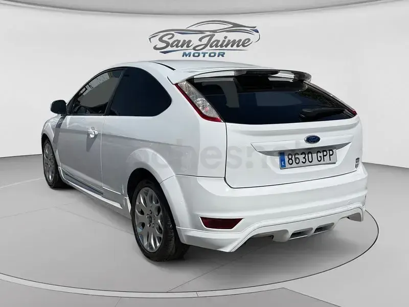Usado Ford Focus 115 CV (84 kW) 2009 Blanco Berlina