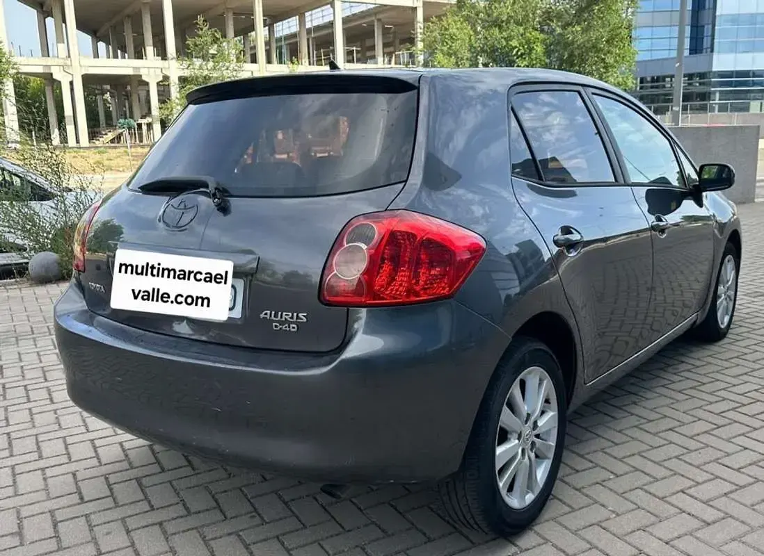 Usado Toyota Auris Sol 126 CV (92 kW) 2007 Gris Utilitario