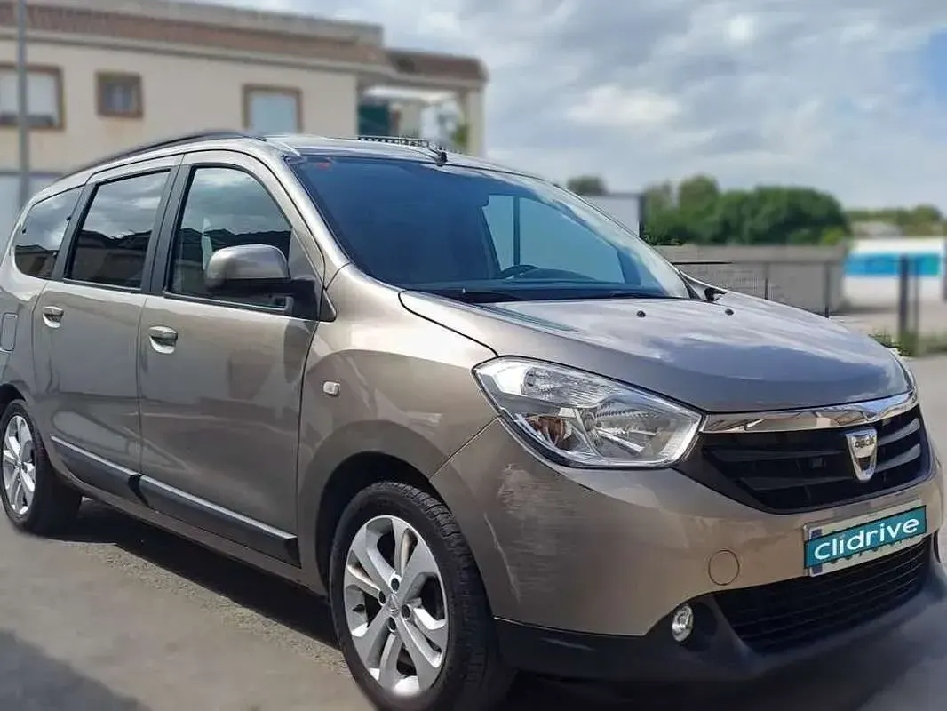 Usado Dacia Lodgy Lauréate 109 CV (80 kW) 2015 Gris Monovolumen