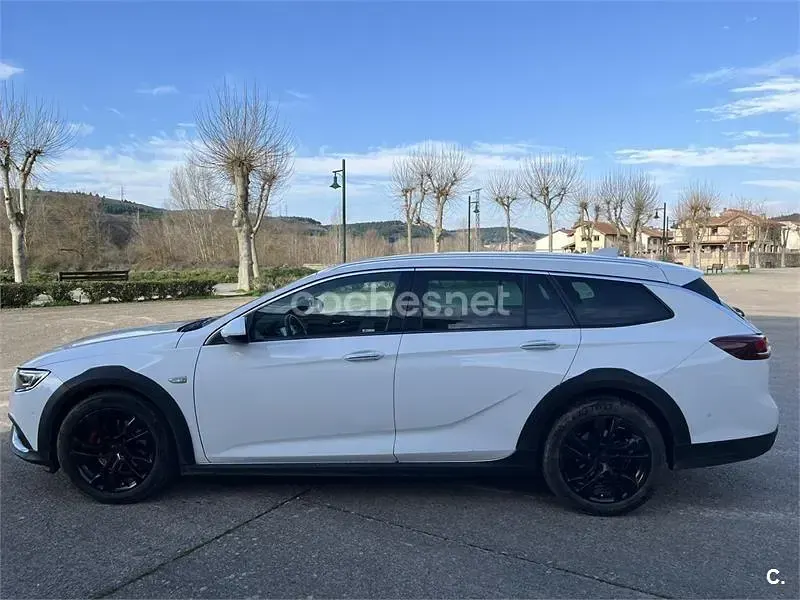 Usado Opel Insignia Country Tourer 170 CV (125 kW) 2018 Verde Familiar