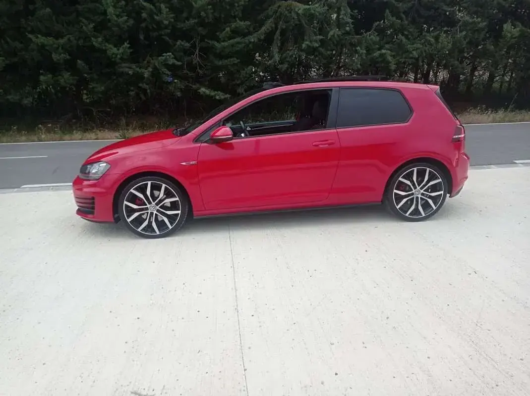 Usado VW Golf VII GTI 220 CV (161 kW) 2014 Rojo Utilitario