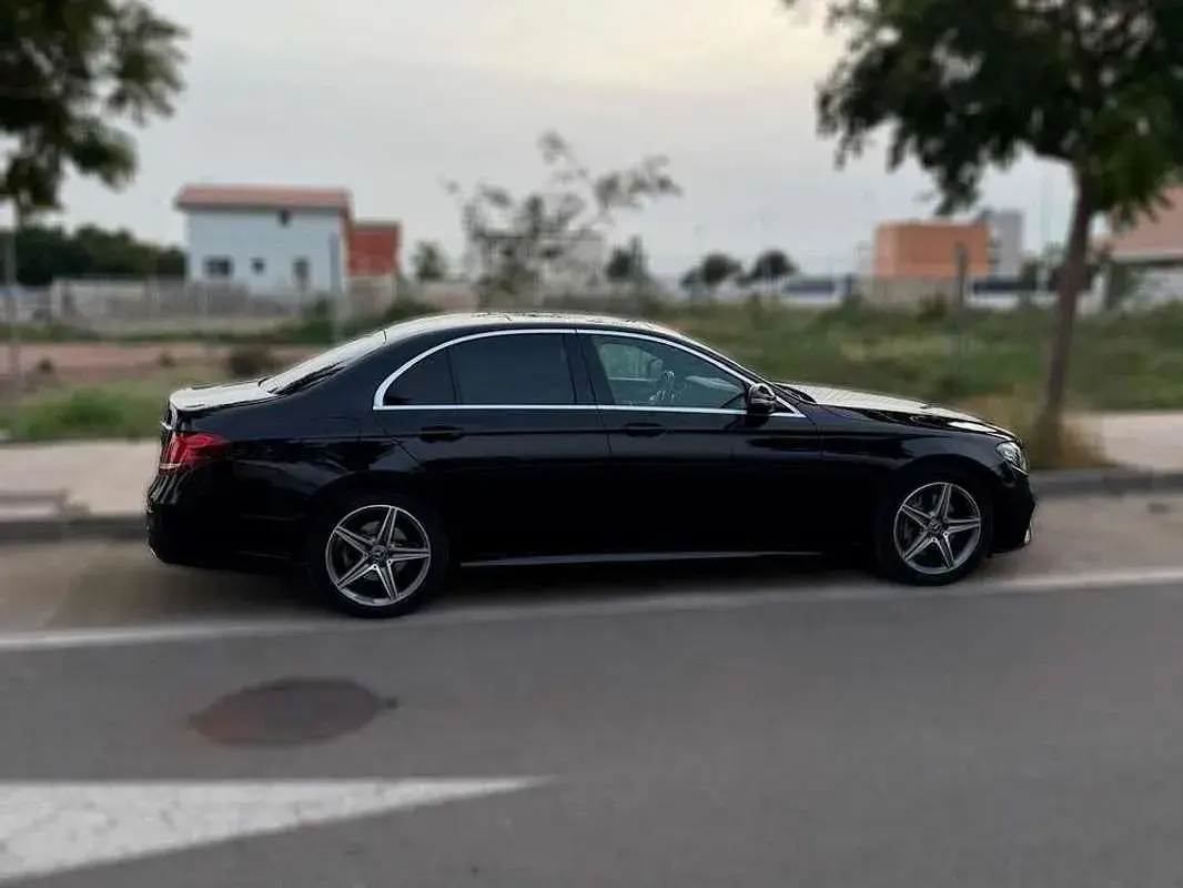 Usado Mercedes E220 194 CV (142 kW) 2019 Negro Berlina