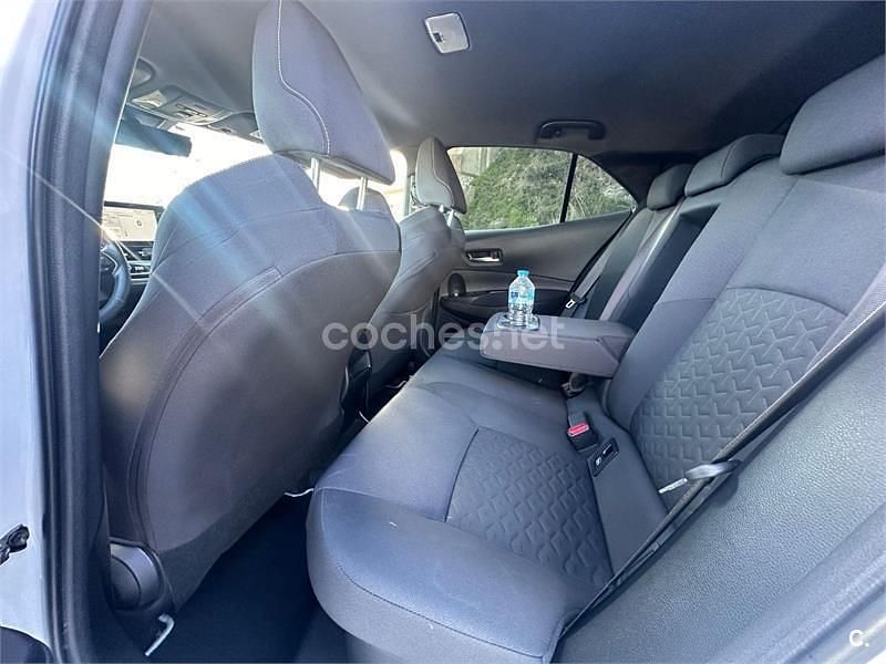 Usado Toyota Corolla Plus 140 CV (102 kW) 2023 Blanco Berlina