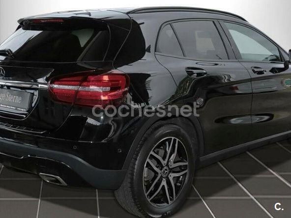 Usado Mercedes GLA200 Urban 156 CV (114 kW) 2017 Negro SUV