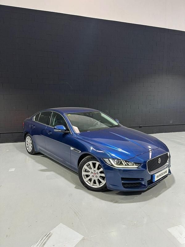 Usado Jaguar XE Pure 181 CV (133 kW) 2015 Azul Berlina