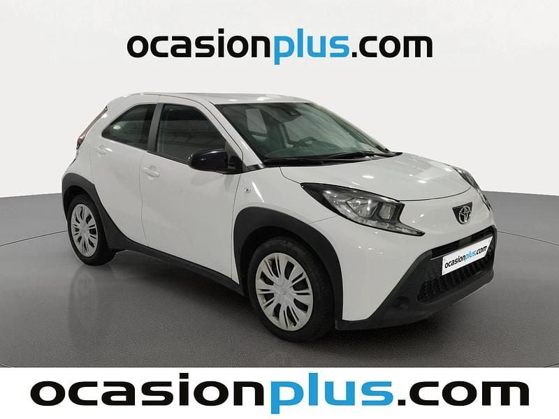 Usado Toyota Aygo X Play 72 CV (52 kW) 2023 Blanco SUV