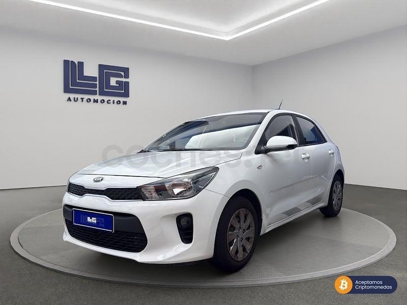 Usado Kia Rio 84 CV (61 kW) 2019 Blanco Berlina